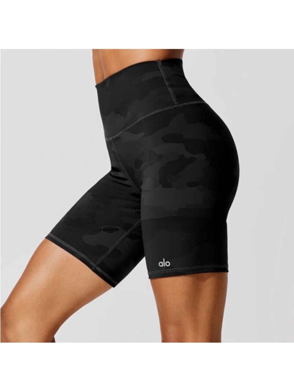 Alo Yoga High-Waist Vapor Biker Shorts in a black and grey camouflage pattern